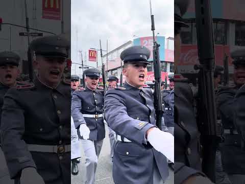 Desfile Militar de la Escuela de Suboficiales por el 25 de Mayo