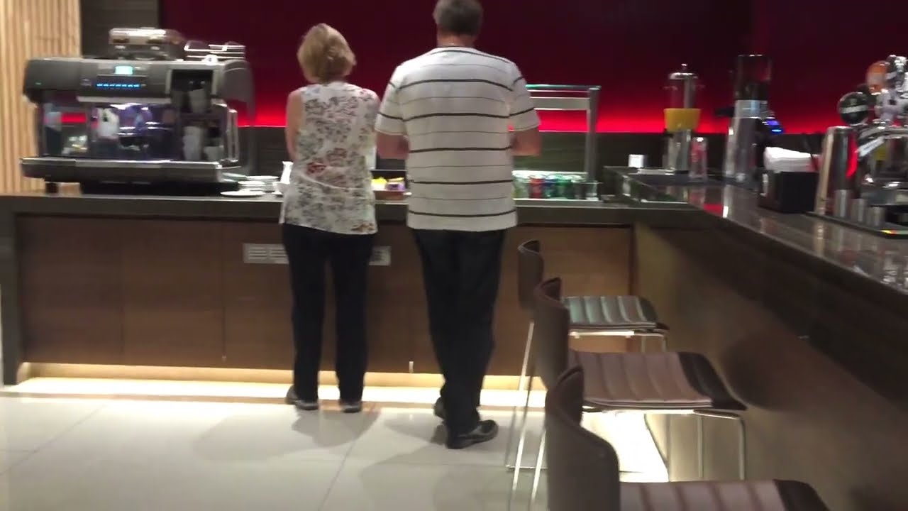 Air Canada Maple Leaf Lounge