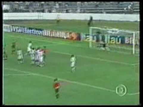 Ponte Preta 3 x 3 Botafogo 2001 - Gol de Cézar