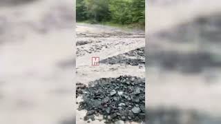 Geyve’de şelale yolunda çökme! Ekipler müdahale ediyor