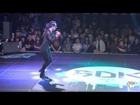 SDK ASIA 2016 TOP8 - Waacking 1on1 - EL J Vs Virago Carmen