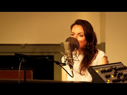 Fridolijn - Hold To Me | Live @ Studio 150 Amsterdam