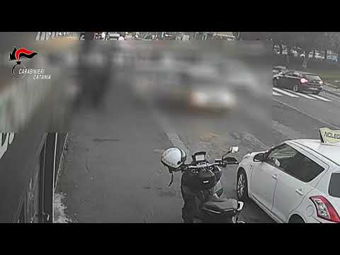 Catania, una spedizione punitiva in cui lo pestano e lo gambizzano: 3 arresti