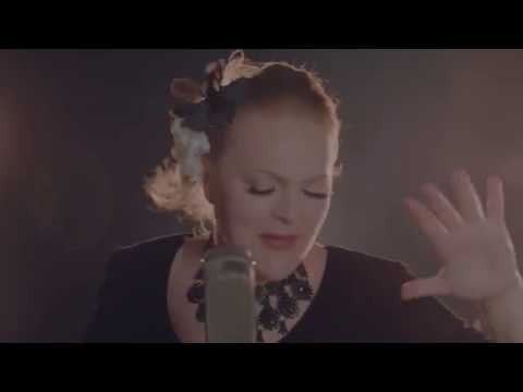 DARIA HODNIK - Pristajem Na Sve  (official video)