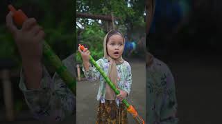 Download lagu Mom hasn't gotten paid yet #shorts #funny #comedy #comedy #comedy #viralshorts mp3