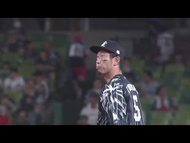 【5回表】ライオンズ・外崎修汰 一二塁間へのヒット性の打球を上手く捌く好プレーを見せる!!  2024年8月23日 埼玉西武ライオンズ 対 東北楽天ゴールデンイーグルス