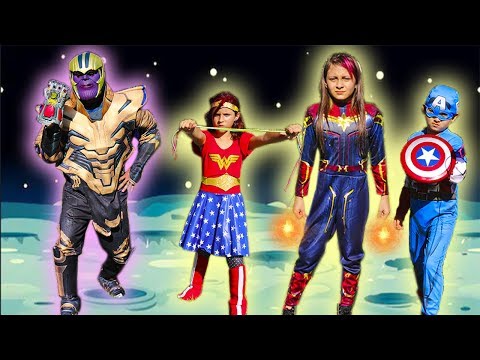 BIANKINHA FINGE BRINCAR de SUPER-HERÓI e DERROTA THANOS