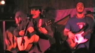 LOS DELINQÜENTES con MIGUE BENÍTEZ - Esos bichos que nacen de los claveles (Directo en Fuengirola)