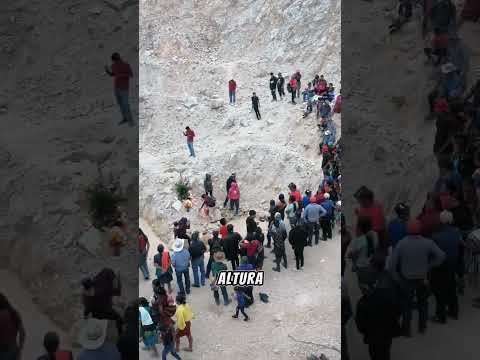 💧 ¡Un inesperado brote de agua sorprende en las montañas de Guatemala #Guatemala #SanPedroPinula