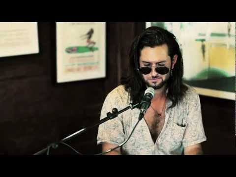 Surahn "Wonderful" live in a room - Bali, Indonesia