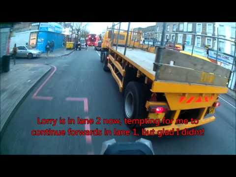 2015.12.07 Old Kent Road Lorry Doesn't Indicate DF51APD