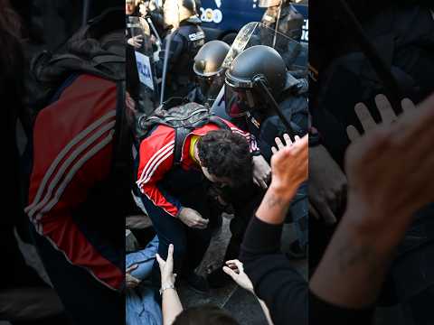 Las imágenes del desalojo de la protesta contra el desahucio de Maricarmen #shorts