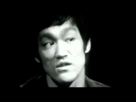 Bruce Lee & Rollerblading - Be Water, my skater, be water