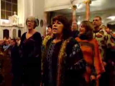 Einzug des GospelChores in die Basilika Saarbrücken