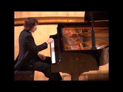 Evgeni Mikhailov plays Figaro's Cavatina by G.Rossini-G.Ginzburg