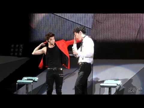 111008 2PM Asia Tour 'Hands up' in Taiwan - Talking (Chansung, Wooyoung)