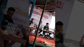 Download lagu detik detik penyanyi jatuh dari panggumg!!😁 mp3