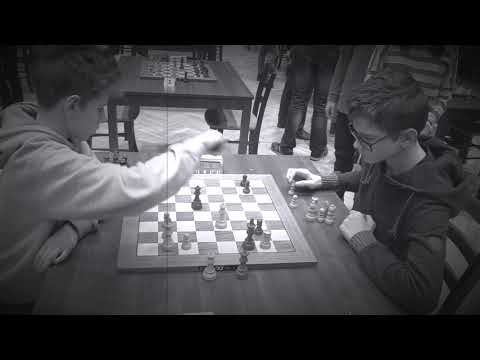 žiaci ZŠ 2.1.  Bochnička Vladimír - Mézes Kristóf 1 - 0