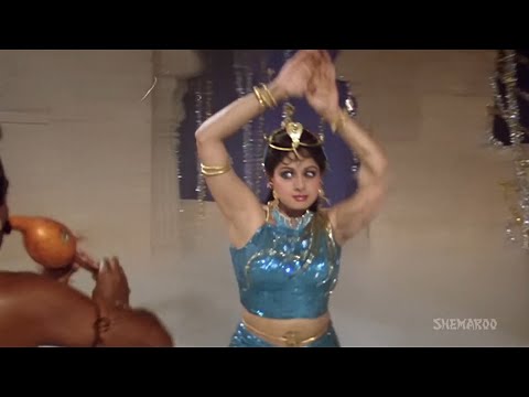Sridevi Nagin Dance  I Farishtay 1991 I ( Saat Kunwaron Mein  )