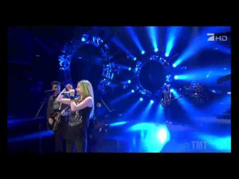[www.tmt-music.tk] Avril Lavigne - Smile [Live@ Schlag Den Raab 110604]