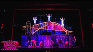 Priscilla, Rainha do Deserto - 'It's Raining Men'