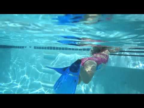 A 3 1/2 year old demonstrating learned Snorkel skills.