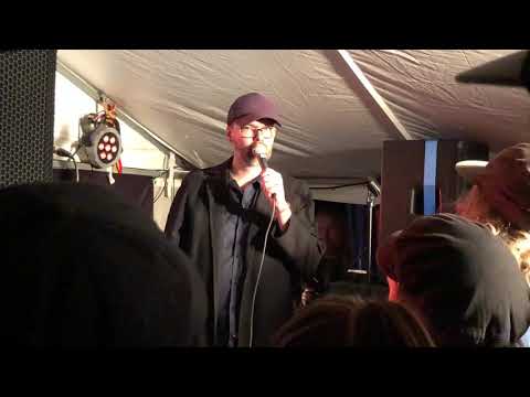 Loiriplukari @ tekotaiteellisen paskan festivaali 2018, Jyväskylä. Kusettaa, paskattaa, vituttaa...