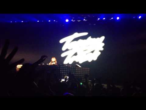 [HD] Tiesto College Invasion Tour 2-25-13  - Tommy Trash - You Got the Love vs. The End