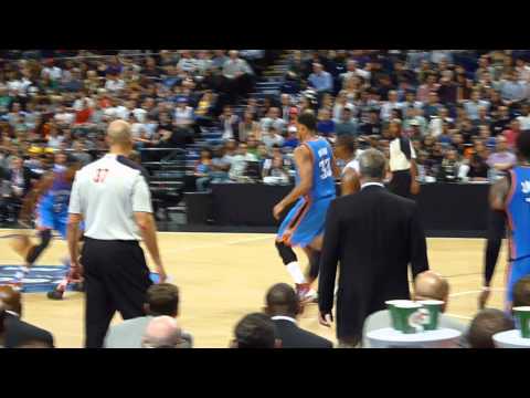 Tony Wroten & Kevin Durant - NBA Manchester - Sixers vs Thunder - 2013.10.08