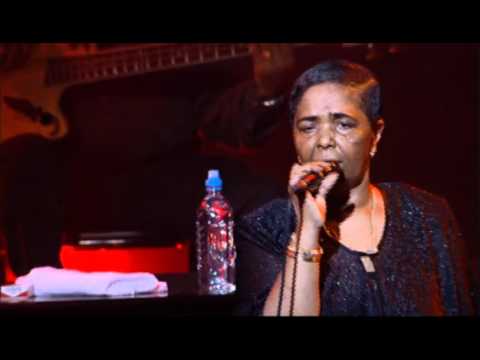 Cesaria Evora - Carnaval De Sao Vicente ( Live In Paris )