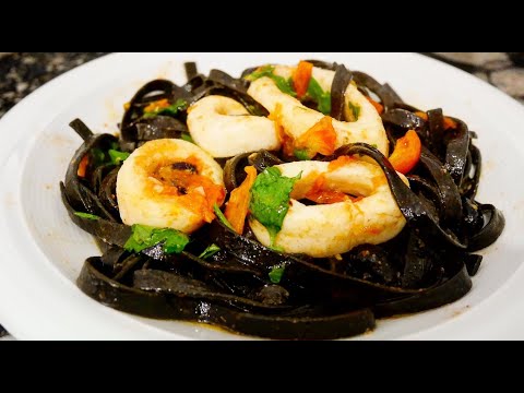TAGLIATELLE AL NERO DI SEPPIA CON CALAMARI (with squid ink & calamari) #calamaripasta