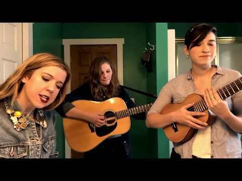 Toilet Tunes with Sarah Morris!  Special Guests - Reina and Toni from Reina del Cid!