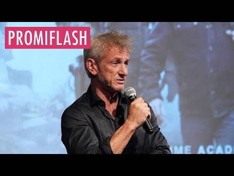 Video Thumbnail: Sean Penn raucht auf der Bühne des Marrakech Filmfestivals