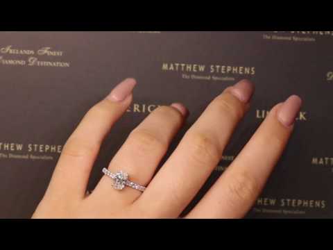 48975 - Oval Solitaire