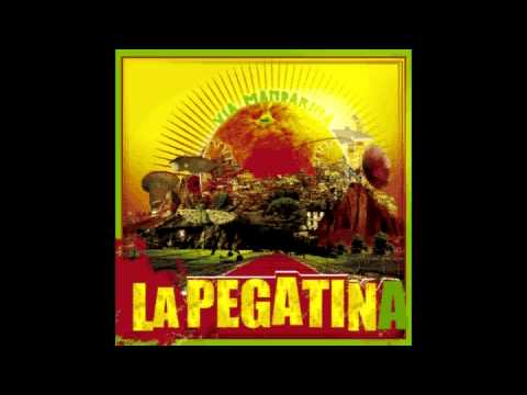 La Pegatina - Via Mandarina - 14. La Toalla