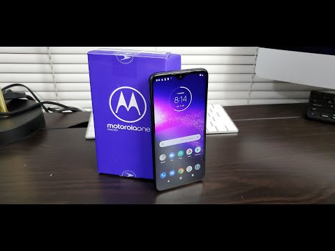Unboxing Motorola One Macro