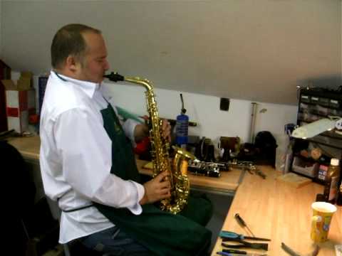 Pro sax player....