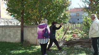Во дворот на семејството Николоски ќе поминува улица – дали Општина Прилеп одзема приватно земјиште?!