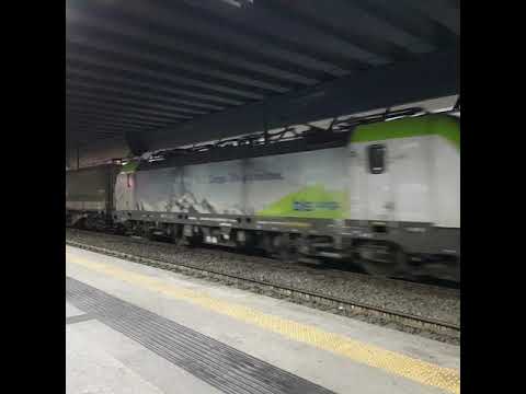 Transita containers Ambrogio con locomotore BLS