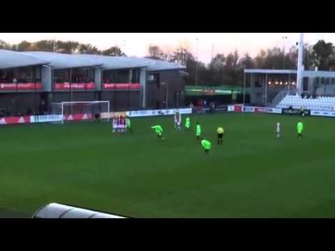 Ajax A1 - Ajax A2: Vrije trap Dolberg op de lat