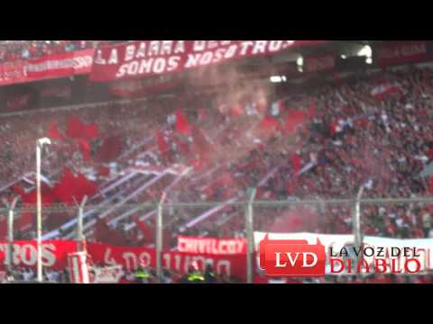 "El que no salta va para atrás" Cargada a Racing