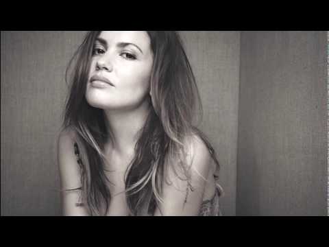 download lagu mp3 mp4 Holly D, download lagu Holly D gratis, unduh video klip Holly D