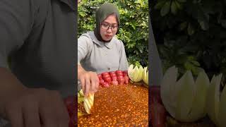 Download lagu Ngiler banget liat kakaknya nyocol bumbu rujaknya 🤤🤤 #rujak #rujakbuahsegar #rujakan #bumburujakenak mp3