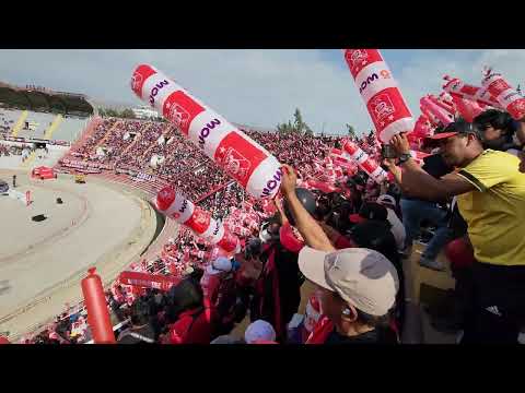 "Recibimiento rojinegro en el Melgar FBC vs Universitario en el Estadio Monumental UNSA 14-09-2025" Barra: León del Svr &bull; Club: Melgar