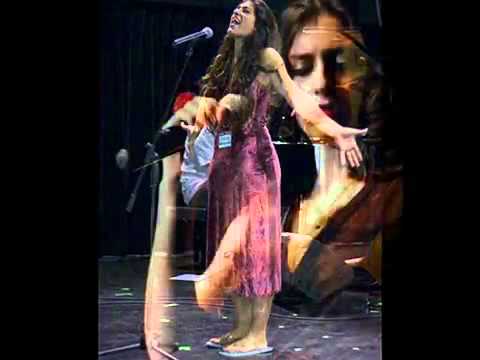 'Be'enaim tsohakot'   Mor Karbasi