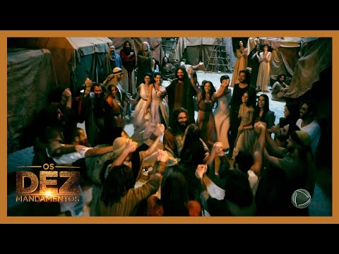 Hebreus festejam pelas bençãos de Deus no deserto | OS DEZ MANDAMENTOS
