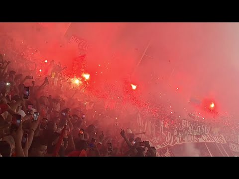 "America 4 naciopan 1, aguante carnaval y gol de Cardona " Barra: Baron Rojo Sur • Club: América de Cáli • País: Colombia