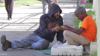 ¡Hombre sin casa hace algo Increíble! (Experimento Social)