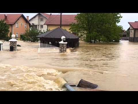 Dramaticna evakuacija porodice u Zivinicama