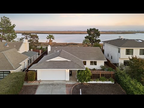 530 Barkentine Ln | Presented by The Laugesen Team